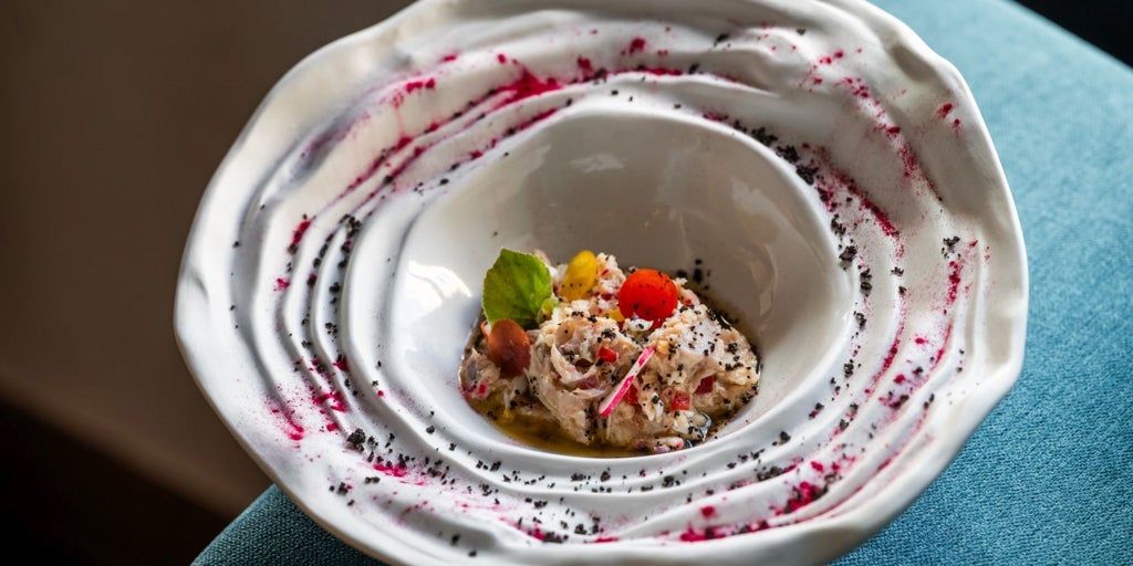 Salpicón, el clásico que sigue presente tanto en barras como en mesas con mantel