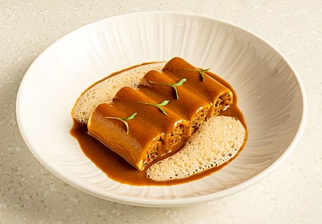 Imagen secundaria 1 - Canelones de Ricardo Sotres, en El Retiro (Llanes); de txangurro, elaborados por Aitor Mena en Almara; y de asador Abadesa.