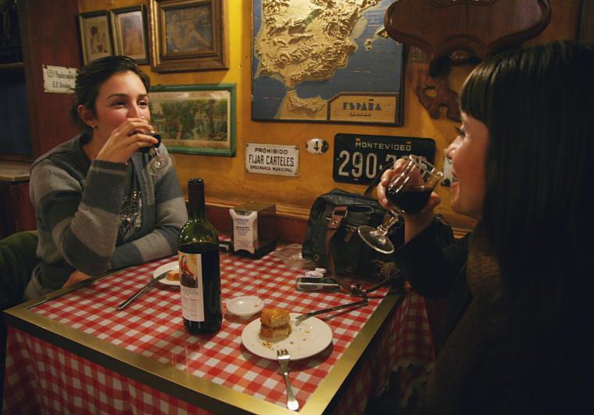 Vino para disfrutar, no para guardar: la Generación Z cambia la relación con la botella