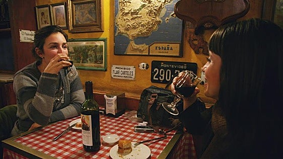 Vino para disfrutar, no para guardar: la Generación Z está cambiando la relación con la botella