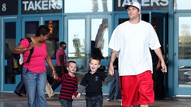 Federline con sus dos hijos en 2009