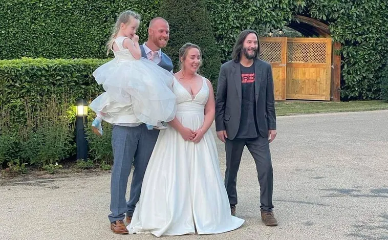 Keanu Reeves aparece por sorpresa en la boda de una pareja desconocida
