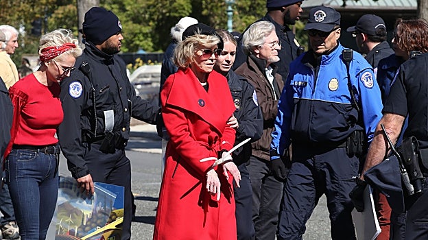 Jane Fonda fue detenida en las escalinatas del Congreso, en Washington, en octubre de 2019
