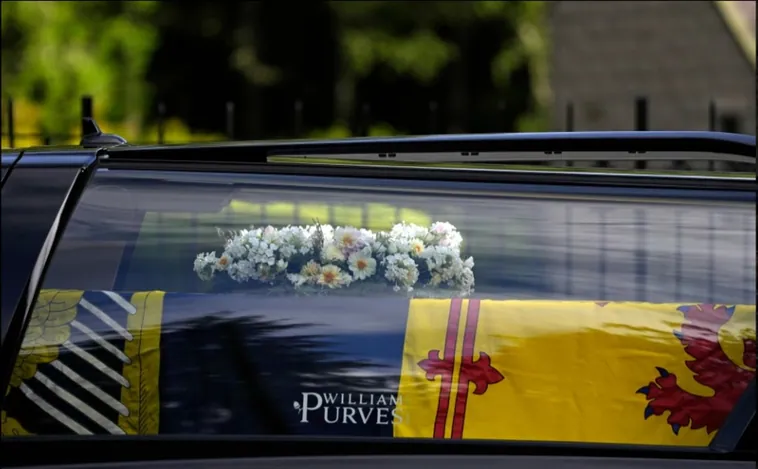 La polémica del ataúd de Isabel II que estaba patrocinado por una funeraria