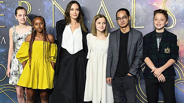 Angelina Jolie con sus hijos