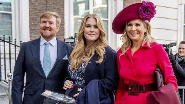 Los Reyes Guillermo y Máxima junto a su hija