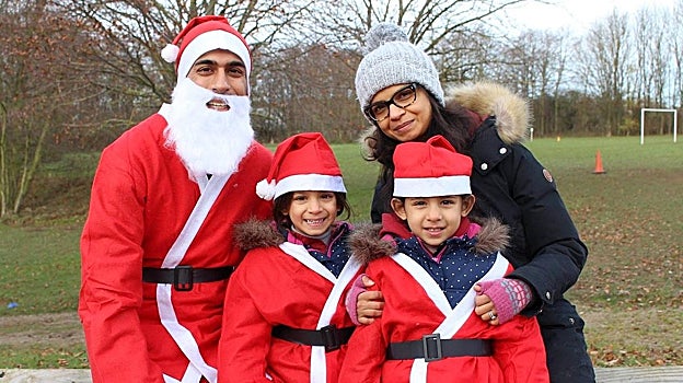 Akshata Murthy y Rishi Sunak junto a sus dos hijos