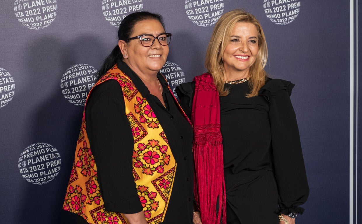 María del Monte e Inmaculada Casal durante los Premios Planeta en Barcelona