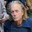 Michael Douglas reaparece muy demacrado