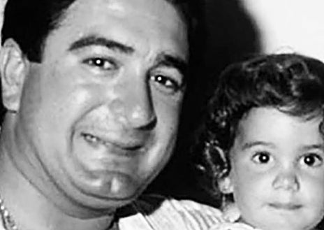 Imagen secundaria 1 - Arriba; Anabel Pantoja junto a su padre Bernardo y su primo Kiko Rivera. Abajo; la televisiva junto a su progenitor