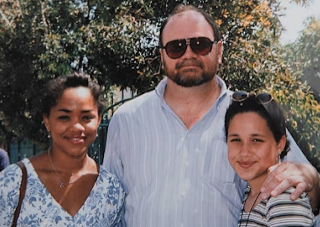 Imagen secundaria 1 - Arriba; el príncipe Harry y Meghan Markle. Izquierda; la actriz junto a sus padres. Derecha; su madre Doria Ragland