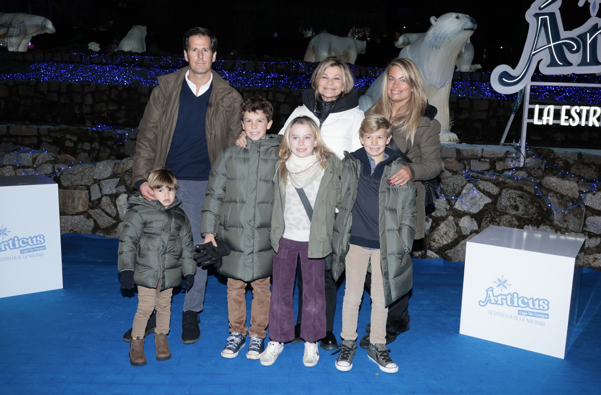 Cari Lapique acudió acompañada por su hija, su yerno y sus nietos.