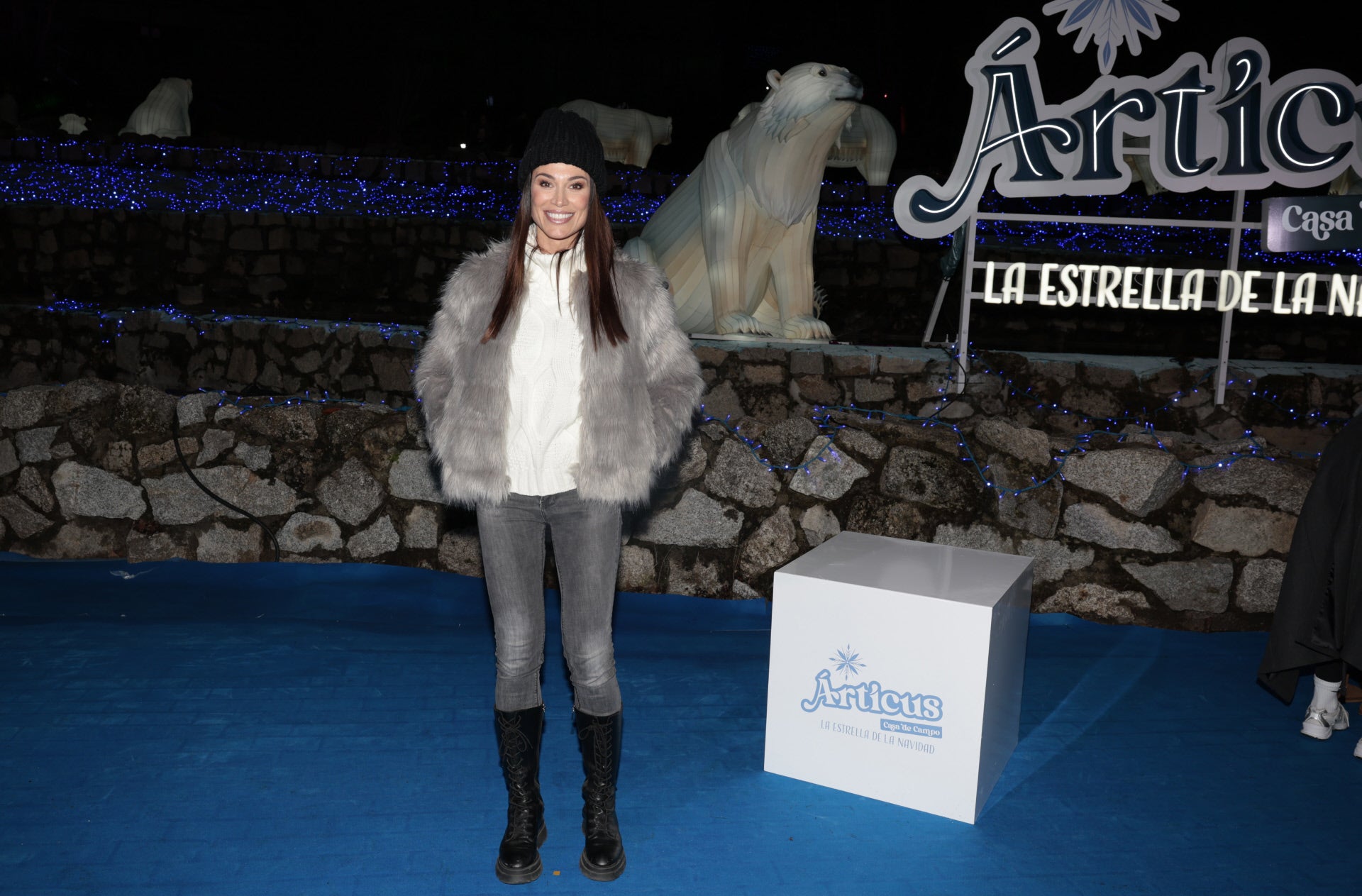 La presentadora Sonia Ferrer fue acompañada por su novio aunque no quisieron posar juntos.