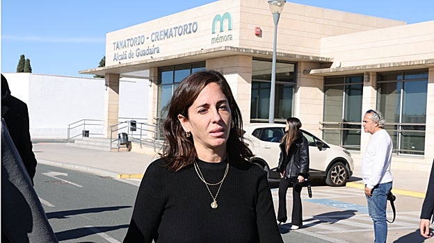 Anabel Pantoja en el tanatorio