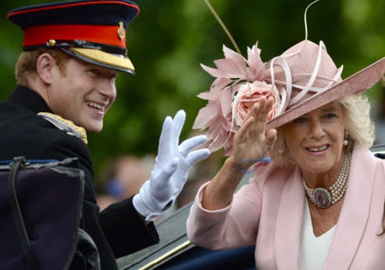 El Príncipe Harry dispara al corazón de la Familia Real británica: «No queríamos que mi padre se casase con Camilla»