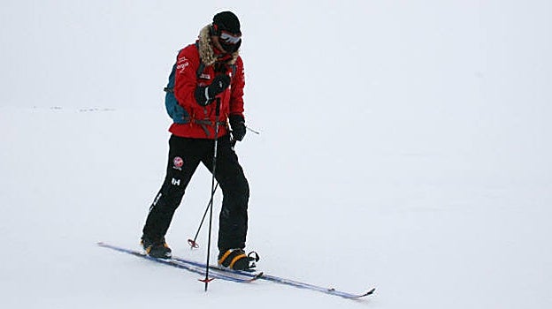 El Príncipe Harry esquiando