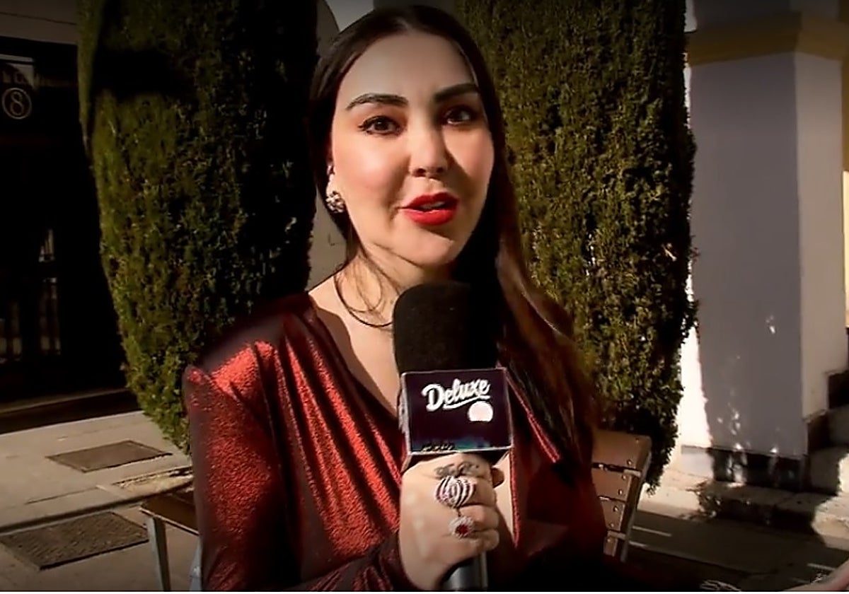 Patricia Donoso haciendo un reportaje sobre la sala de Ortega Cano en el museo etnográfico de San Sebastián de los Reyes