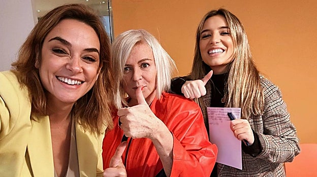 Toñi Moreno con Carlota Panadés y Mariana Gyalui
