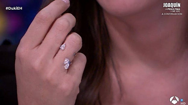 Tamara Falcó enseña su renovado anillo de compromiso