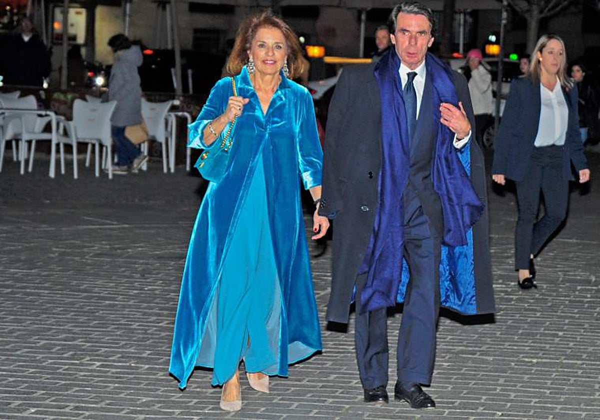 Aznar ha llegado al lugar acompañado de su pareja, la exalcaldesa de Madrid, Ana Botella