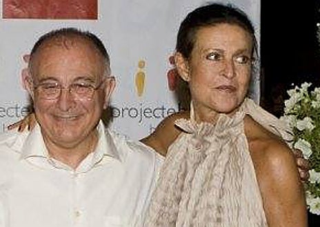 Imagen secundaria 1 - Arriba; Cristina Macaya con Plácido Arango, al que estuvo unida durante 17 años. Izquierda; Cristina Macaya junto al sacerdote mallorquín y amigo Bartomeu Català. Derecha; El actor Michael Douglas