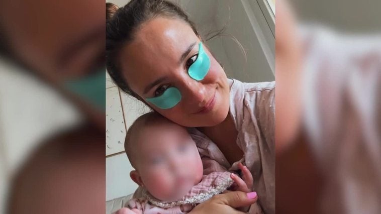 Marta Pombo comparte un divertido 'selfie' junto a la pequeña Matilda