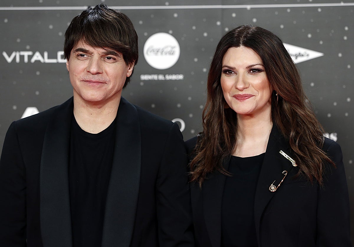 Laura Pausini y Paolo Carta en el 'photocall' de los Premios 40 Principales