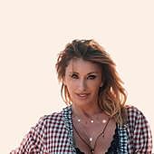 Los espectaculares 55 años de Sabrina, la sex-symbol italiana que marcó a toda una generación y enfureció al feminismo