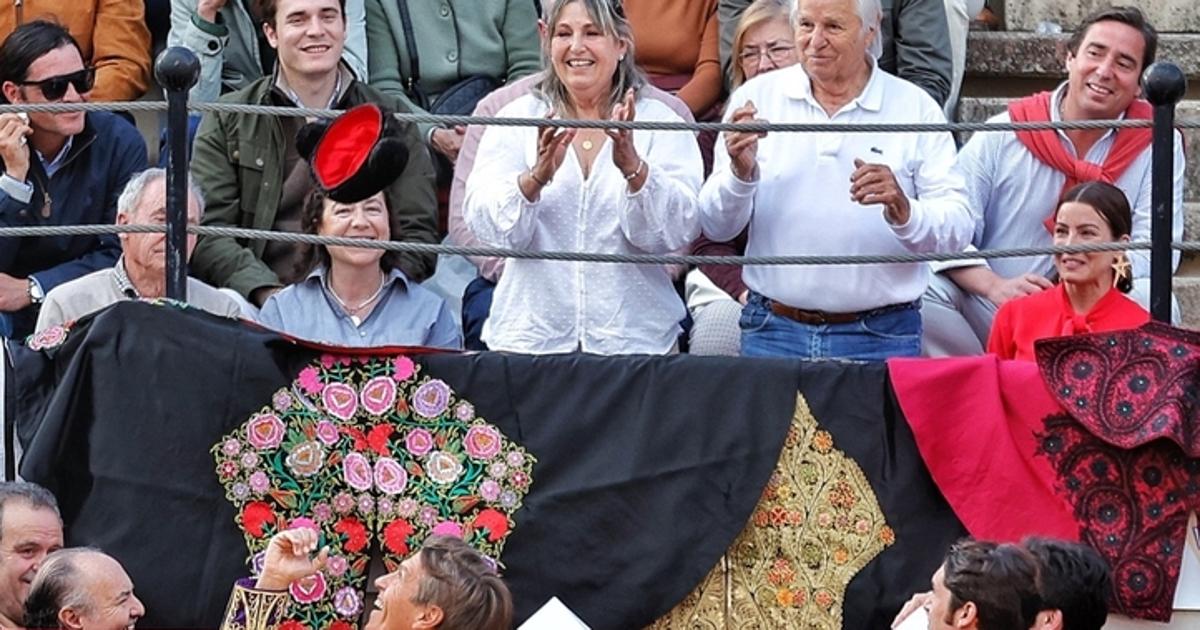 Exitosa corrida en Morón de la Frontera, con el primer brindis de Manuel Díaz 'El Cordobés' a su padre