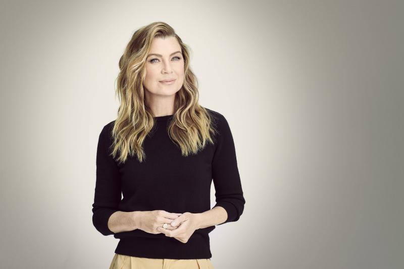 La actriz protagonista de la mítica 'Anatomía de Grey', Ellen Pompeo, y su marido y su marido, Chris Ivery, son padres de dos hijas. En 2009 llegó por la vía natural Stella Luna, y en octubre de 2014 anunció por sorpresa el nacimiento de su segunda hija, Sienna May, que fue concebida mediante un vientre de alquiler.