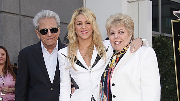 Shakira junto a sus padres William Mebarack y Nidia Ripoll