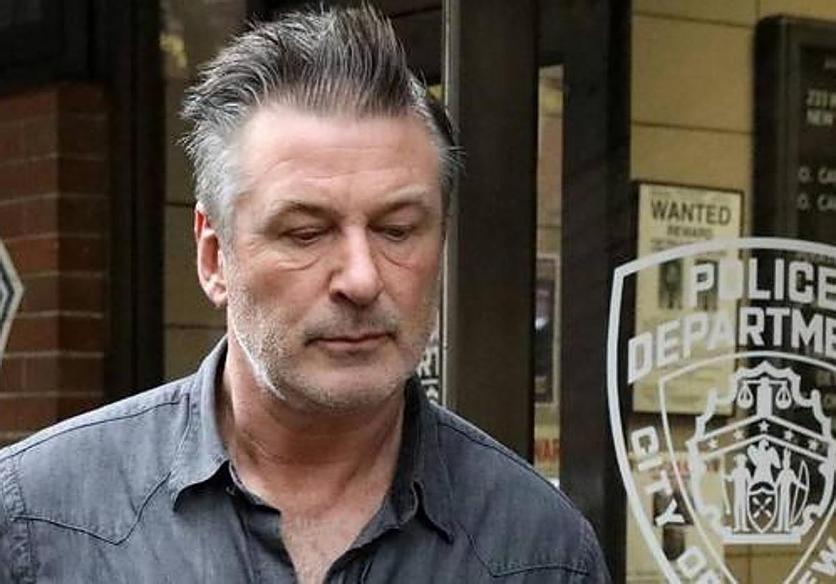 El actor Alec Baldwin, tras acudir a comisaría a declarar.
