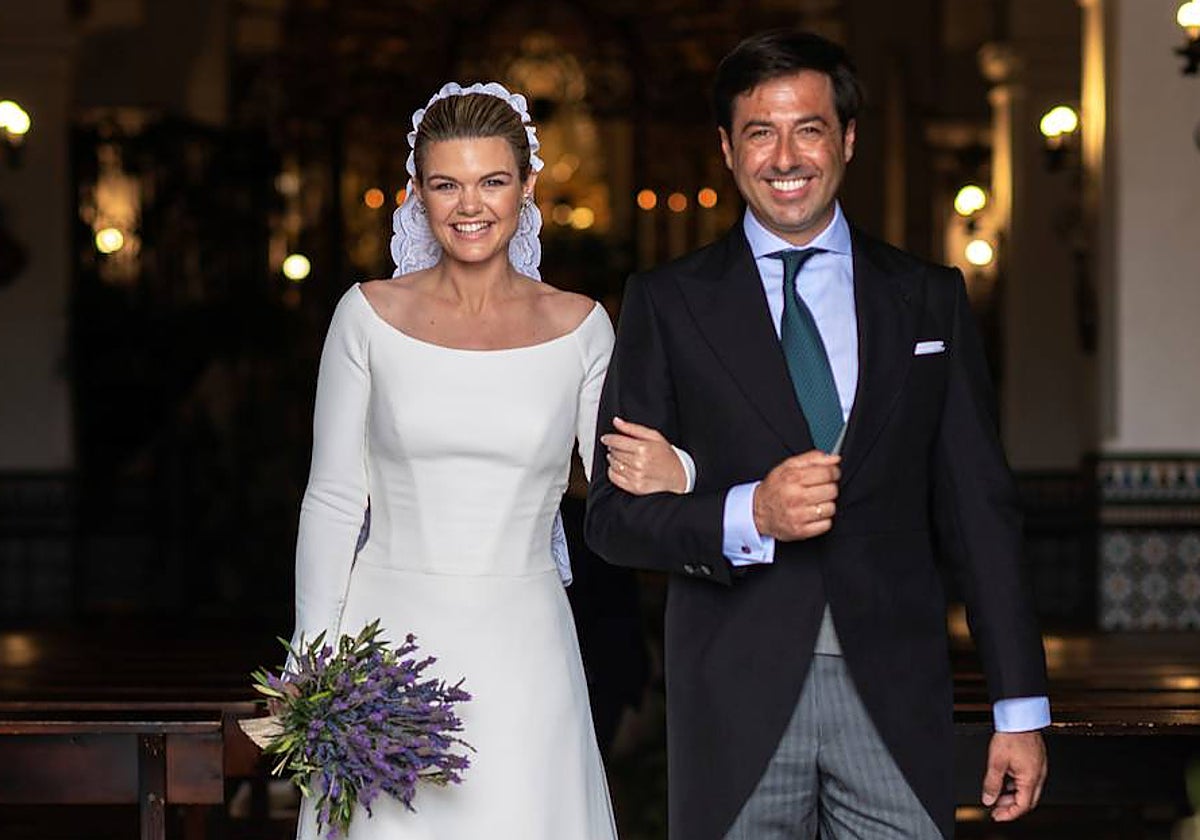 Alejandra Ruiz y Ernesto Novales en su boda el 8 de mayo de 2021