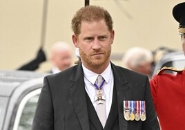 El arrepentimiento de 'Daily Mirror'  por espiar al Príncipe Harry durante 16 años: «Se disculpa sin reservas»