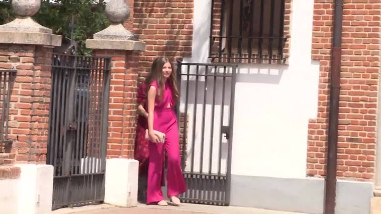 La Reina Letizia apuesta por un look informal para no eclipsar a sus hijas