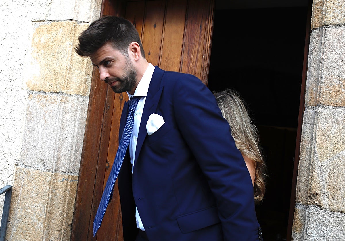 Gerard Pique y Clara Chia saliendo de la iglesia
