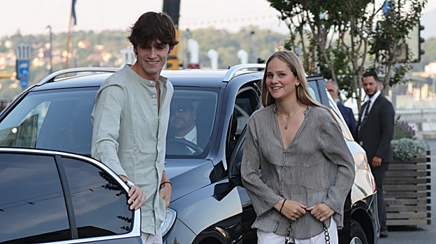 Pablo junto a su hermana Irene hace unos días en la graduación de esta en Ginebra