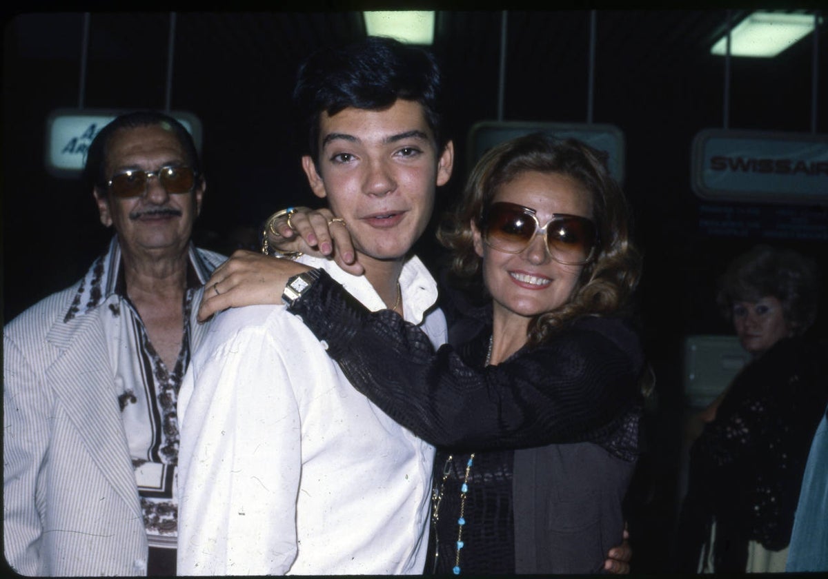 Augusto Algueró junto a su madre, Carmen Sevilla