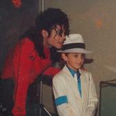 El supuesto abuso infantil de Michael Jackson a Wade Robson y James Safechuck lleva a juicio a Michael Jackson Productions