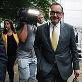 La fiscalía británica describe al actor Kevin Spacey como un «acosador sexual»