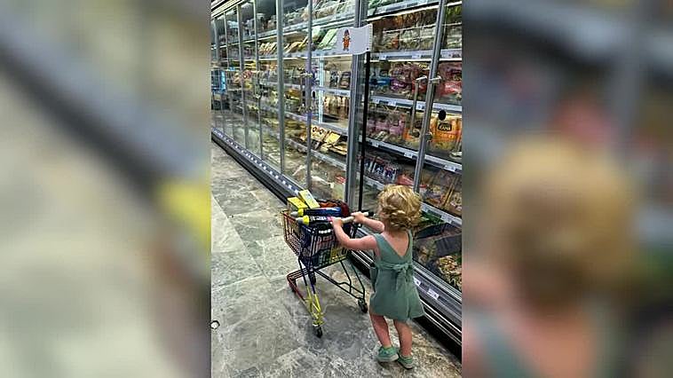 María Pombo aprovecha para hacer la compra con su mejor acompañante: ¡Su hijo Martín!