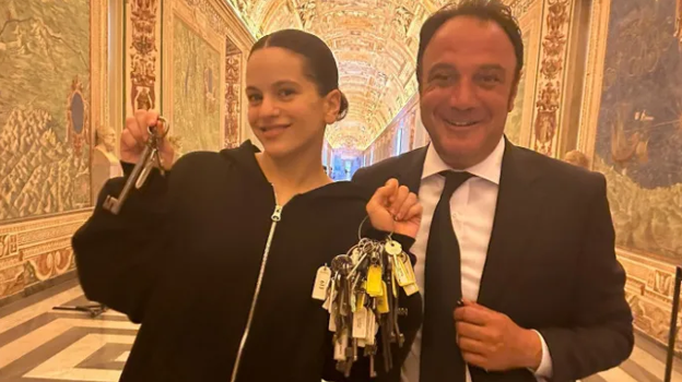 Rosalía y Gianni Crea en el Museo del Vaticano