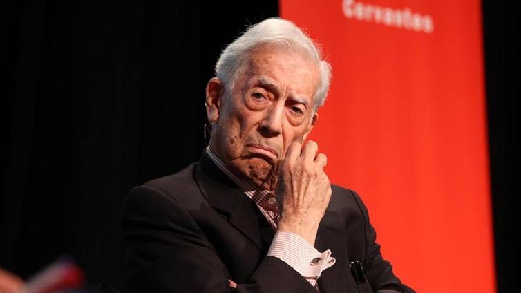 Vargas Llosa aclara los rumores sobre el título de su última novela que apuntan a un dardo hacia Isabel Preysler