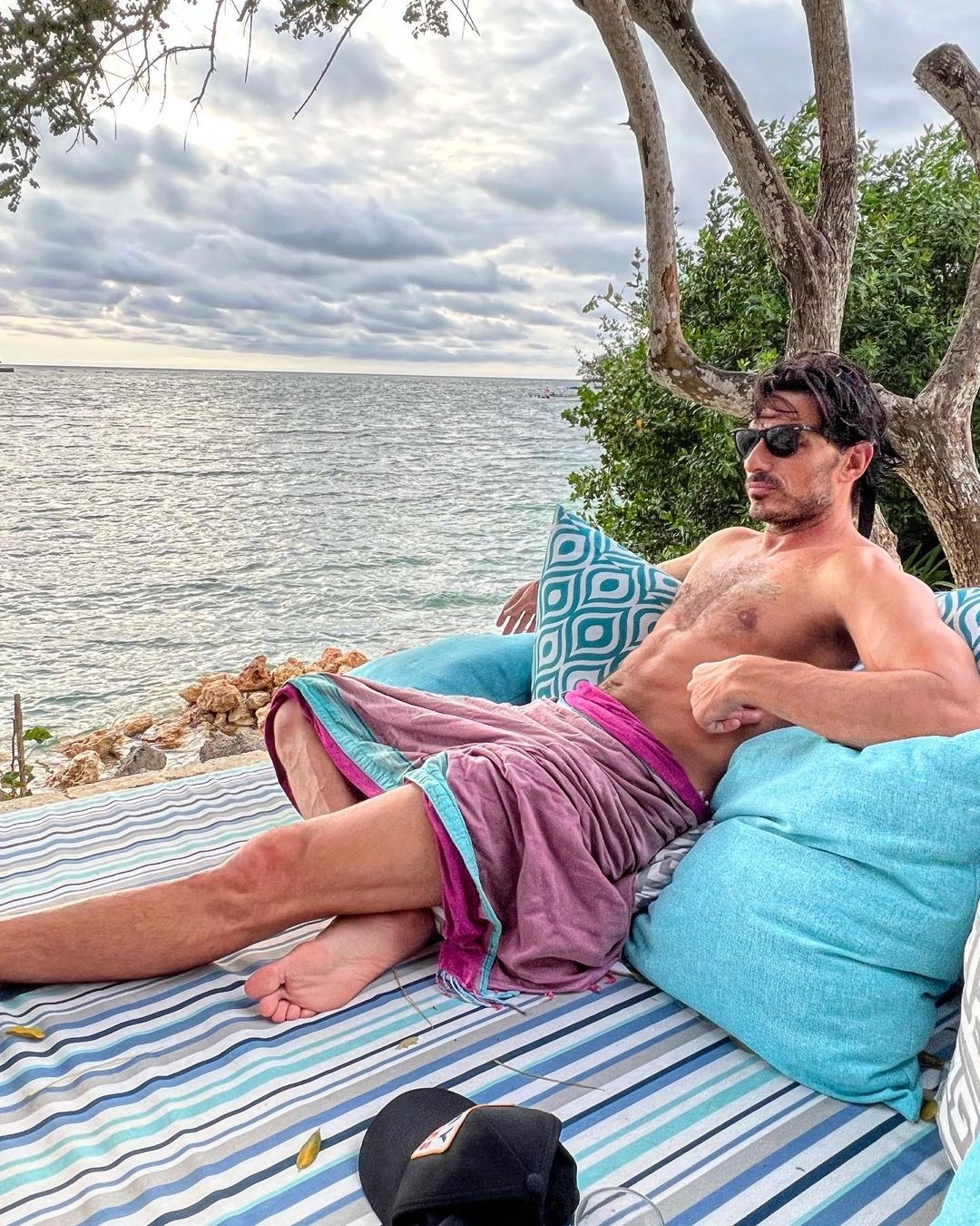 A sus 45 años, Andrés Velencoso sigue siendo uno de los hombres más atractivos y se queda con la 6ª posición.