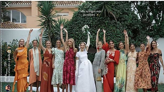 La novia junto a sus amigas