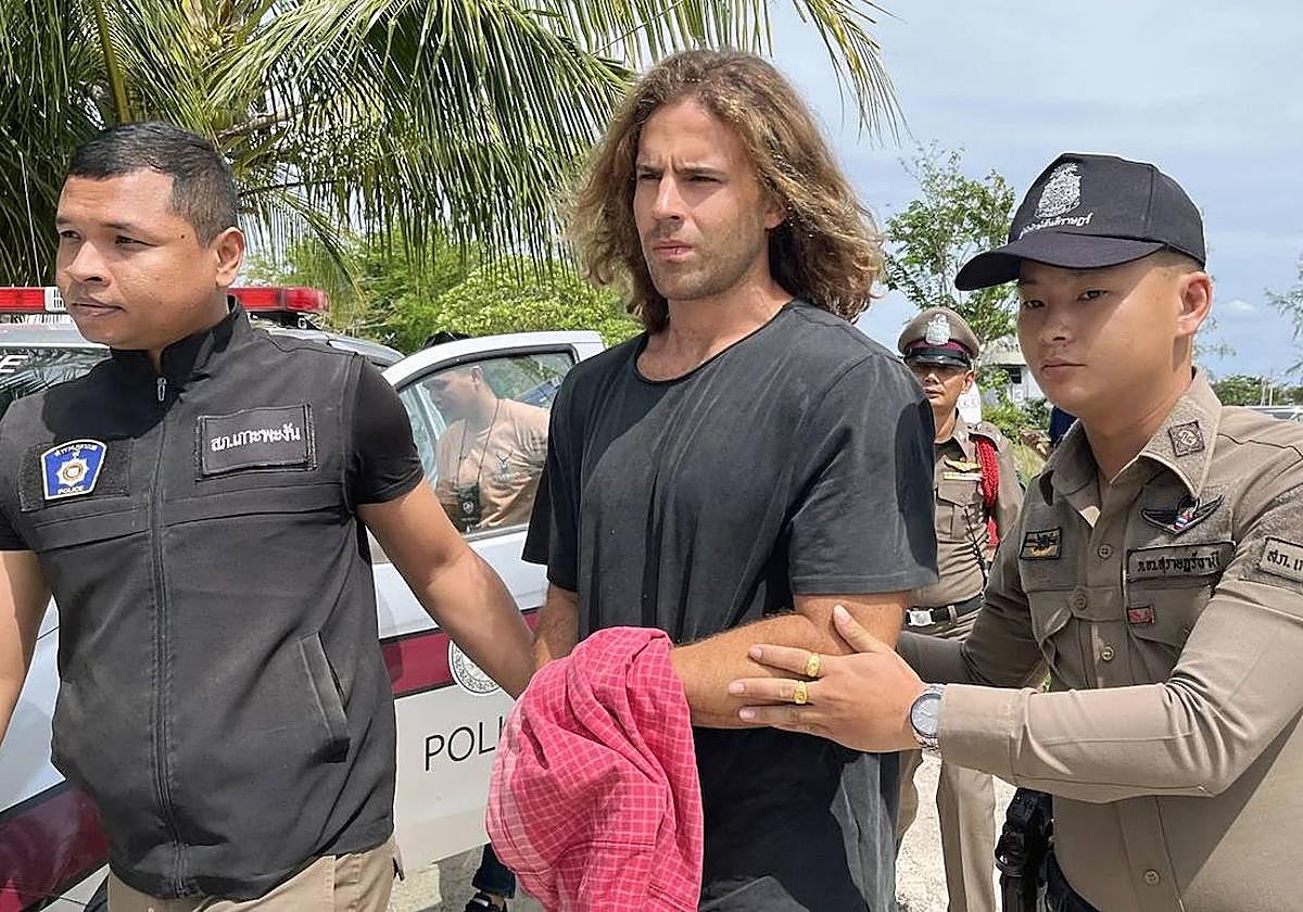 Daniel Sancho, custodiado por la policía