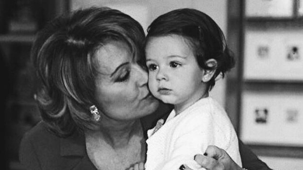 María Teresa Campos besa a su nieta Alejandra Rubio