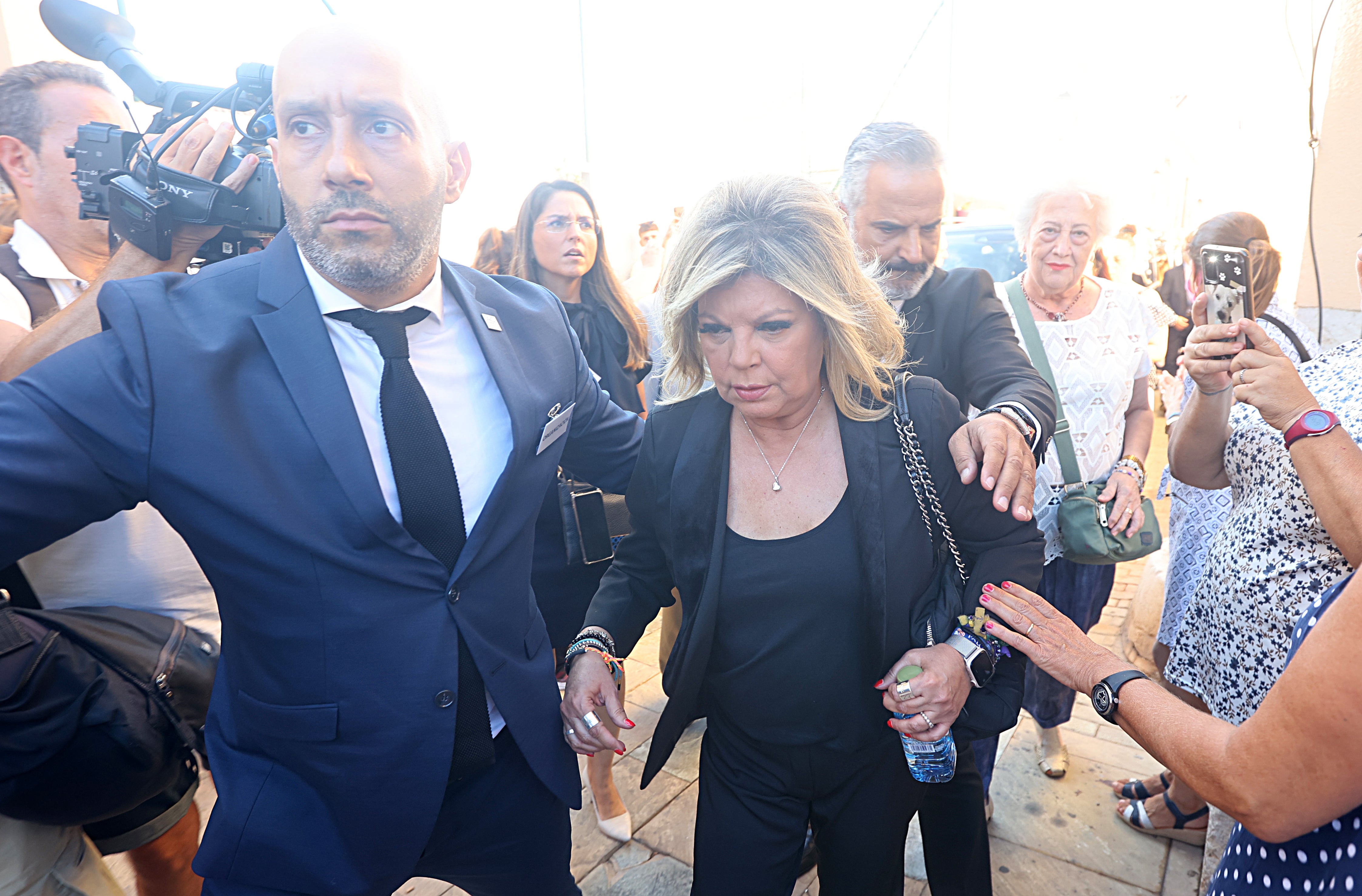 Terelu Campos llegando al funeral de María Teresa Campos en Málaga
