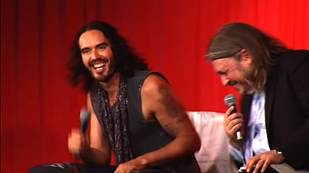 Russell Brand bromea sobre tener sexo con niños y Richard Herring se ríe