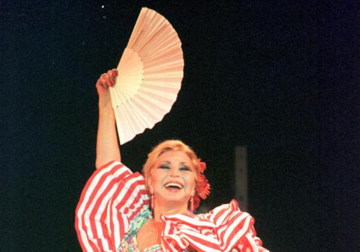 Rocío Jurado, durante un concierto en Tocina